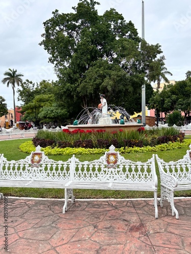 Quadro su tela statue in the park