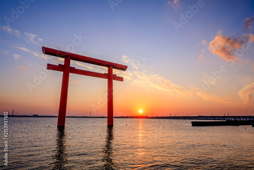 Fototapeta 秋の鹿島神宮 一の鳥居と夕日 茨城県鹿嶋市