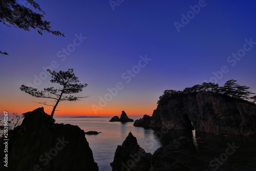 笹川流れ眼鏡岩海岸夕景