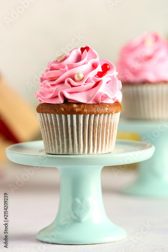 Stand with tasty cupcake fo...
