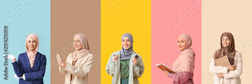 Canvas Print Diverse group of five smiling young muslim women wearing hijabs on colorful back