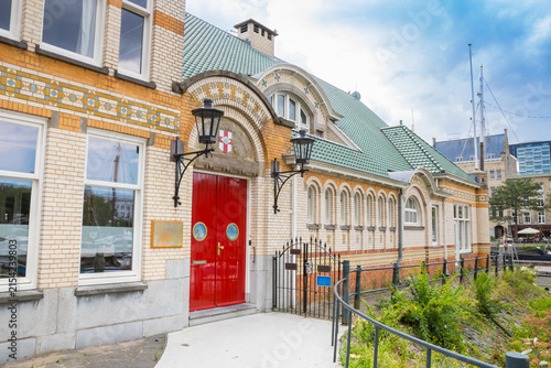 Cuadro en lienzo Red Door of the historic clubhouse in the Veerhaven harbor of Rotterdam, Netherl