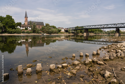 Reste der spätantiken Römerbrücke über den Main in Gustavsburg (Hessen)