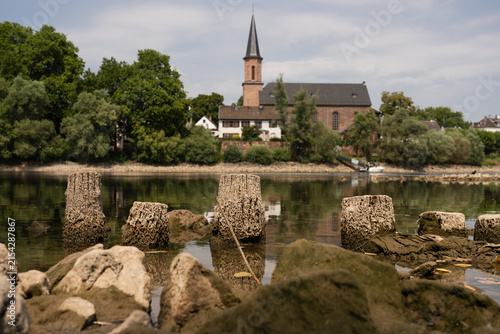 Reste der spätantiken Römerbrücke über den Main in Gustavsburg (Hessen)