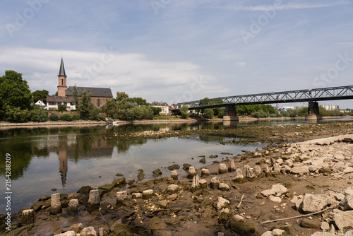 Reste der spätantiken Römerbrücke über den Main in Gustavsburg (Hessen)