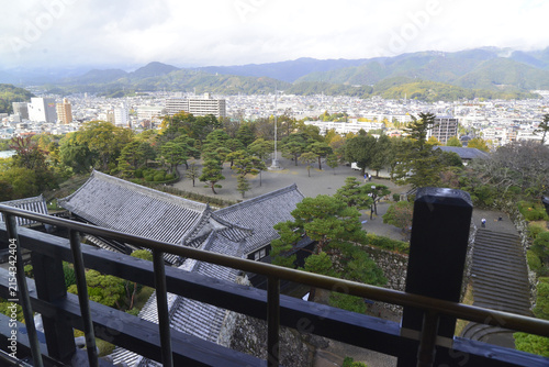 バルコニー，高知城の古い建物のからの街並み（窓からの眺め