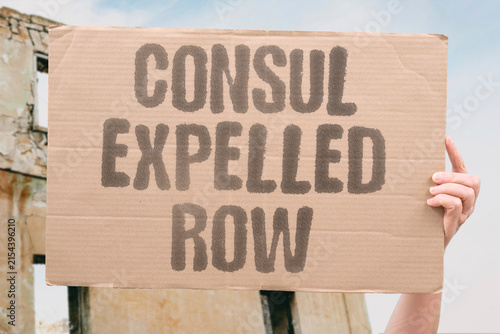 Foto "Consul Expelled Row" A country expels a foreign consul amid a diplomatic row