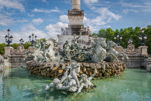 Foto Der historische Brunnen Monument aux Girondins am Place des Quinconces, Bordeaux