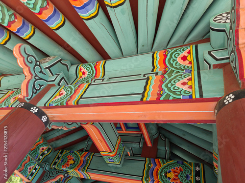 This is a traditional Korean *dancheong* pattern.
