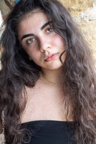 Fotografie Young woman with natural beauty looking contemplating