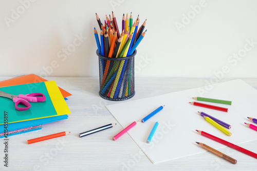 Cuadro en lienzo Pencil holder with color pencils,  scissors and colored paper on rustic table