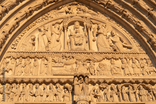 Obraz na płótnie Paris, France: One of the three tympana on the main entrance facade of Notre-Dam