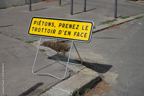 Panneau de signalisation temporaire de chantier pour les piétons