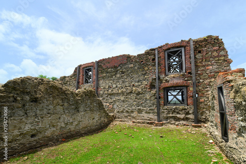 Foto Wide interior view of Spanish troop barracks at Fort San Lorenzo