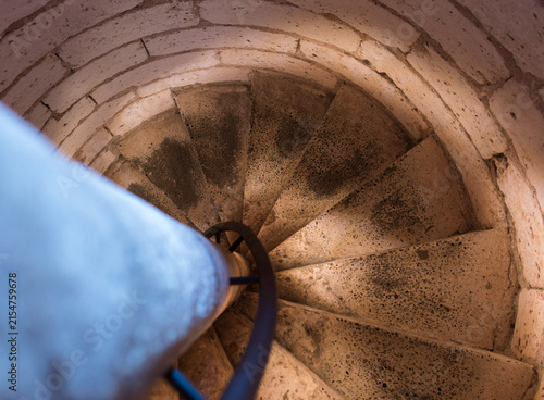 Фотография escalier en colimaçon ancien