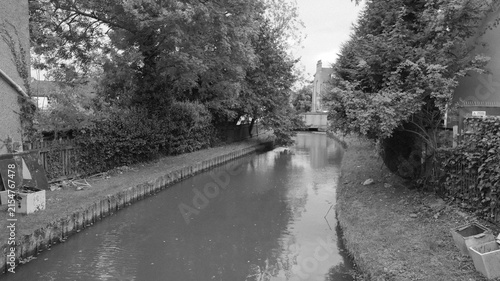 Cuadro en lienzo Canal View Between Roads - London