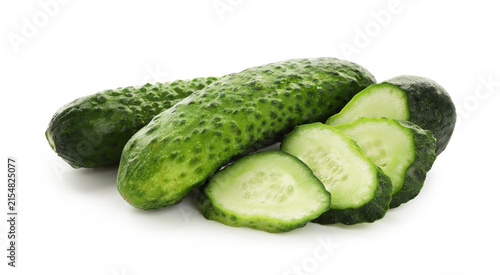Obraz na plátně Whole and cut fresh cucumbers isolated on white