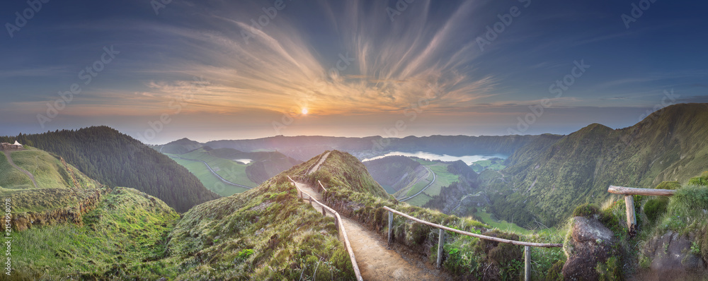 Obraz premium Mountain landscape Ponta Delgada island, Azores Portugal