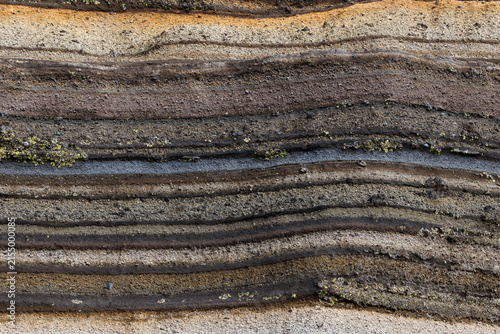 Fotografía Layered Volcanic Soil and Eroded Earth Patterns Near Chimborazo Volcano in Ecuad