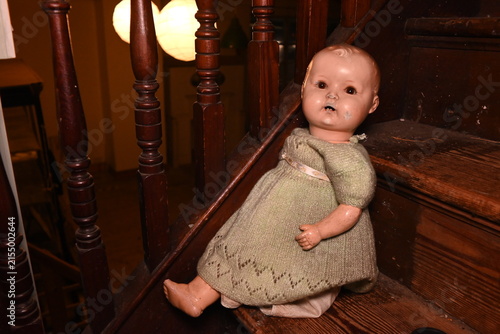 Obraz na plátně Children's creepy doll