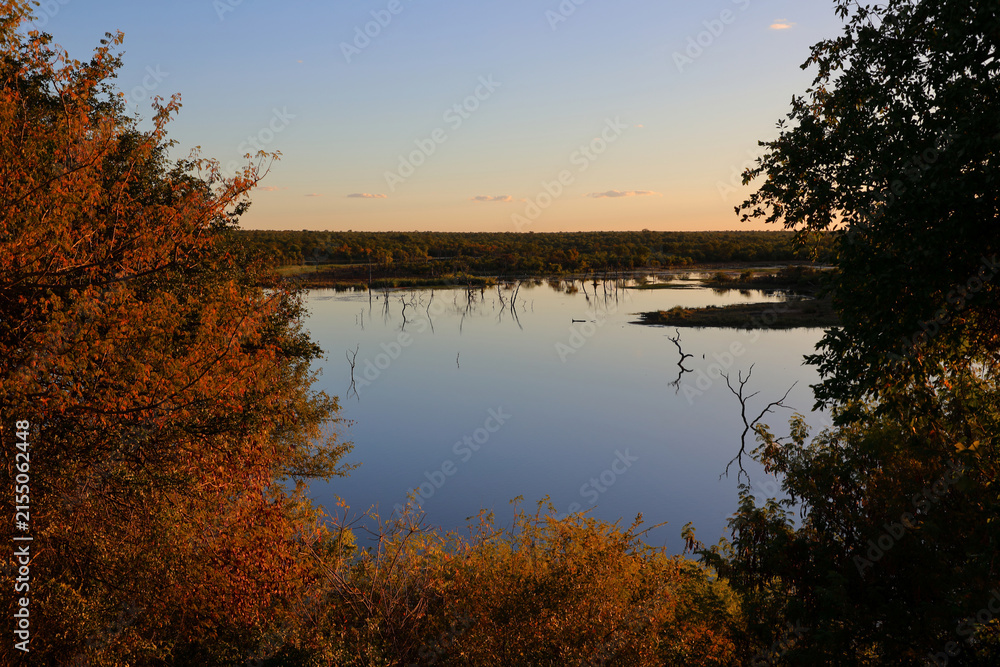 Obraz premium Afrikanischer Busch - Krügerpark - Sonnenuntergang am Pioneer Dam / African Bush - Kruger Park - Sundown at Pioneer Dam /