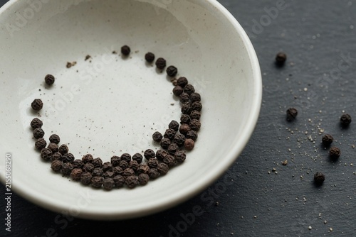 Black peppercorns bowl soft close