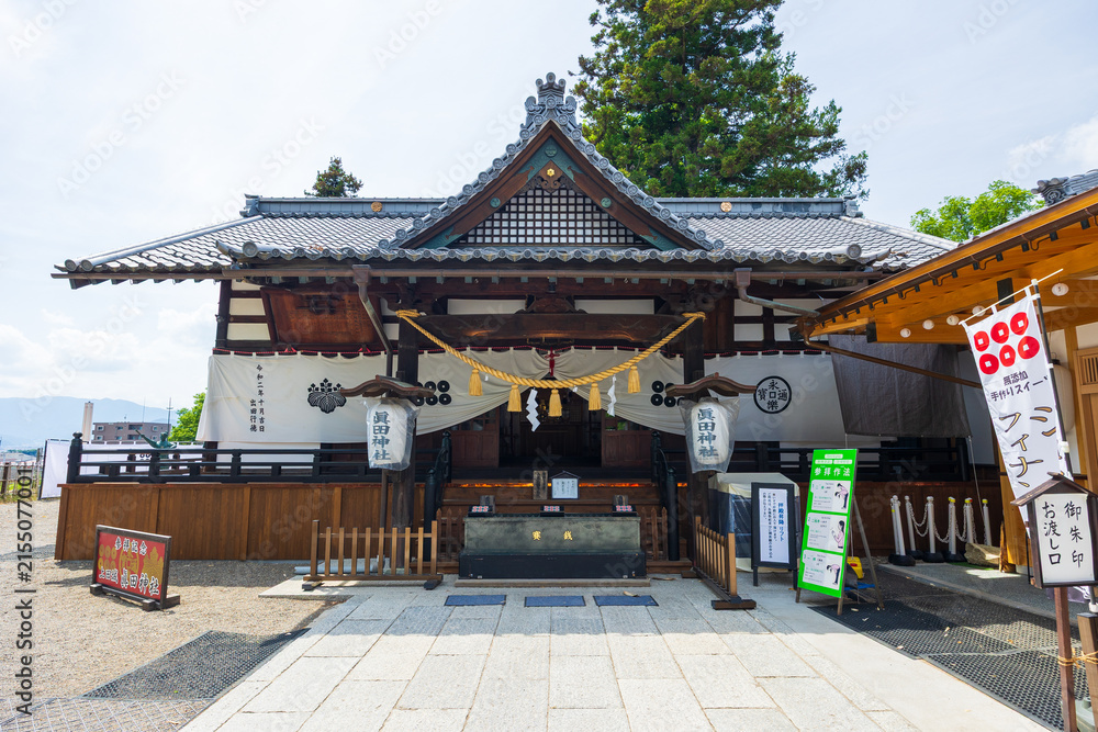 Obraz premium 日本の風景・初夏 長野 日本100名城 新緑の上田城趾公園 真田神社