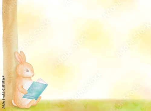 木陰で本を読む可愛いうさぎの水彩タッチイラスト。読書や知育向け広いコピースペース付き背景素材。
