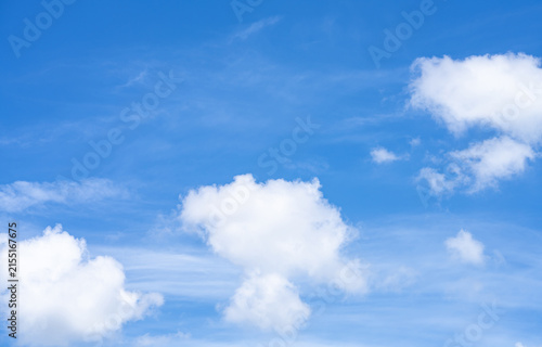 Cuadro en lienzo Beautiful blue sky and white cumulus clouds abstract background