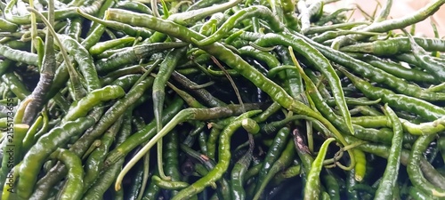 Obraz na plátně Close up of raw vibrant green chilies neatly arranged at a bustling local fresh