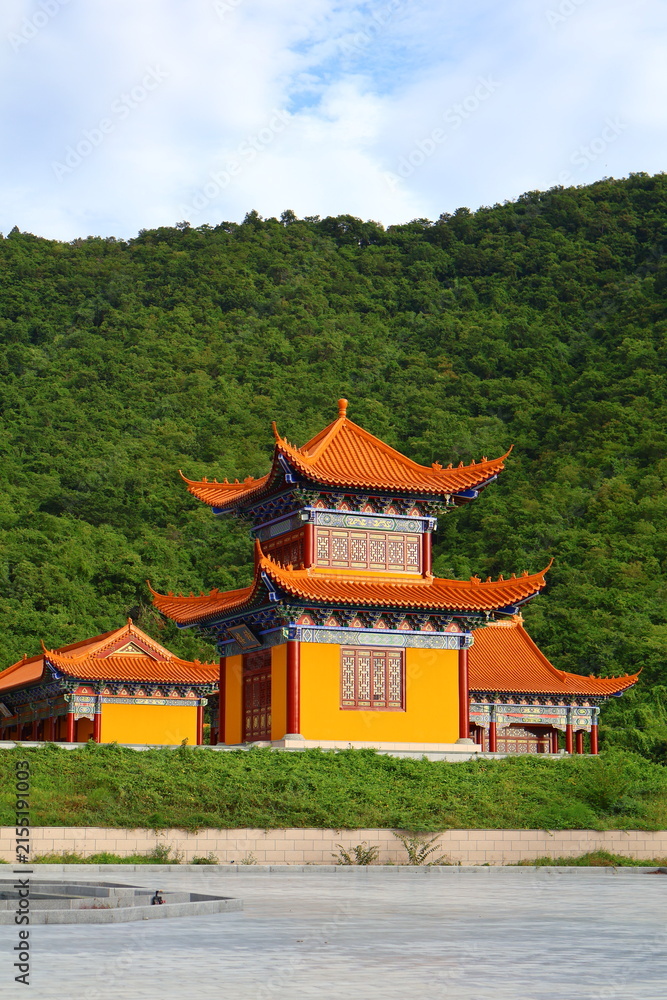 Fototapeta premium Traditional Chinese Pagoda Temple Surrounded by Green Mountains in Phnom Sruoch, Kampong Speu, Cambodia