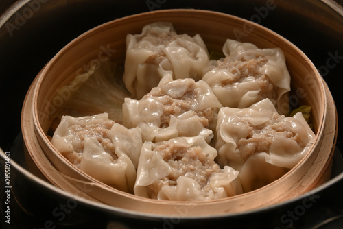 Foto 中華蒸籠で蒸す焼売