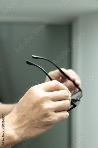Canvas Print Asian elderly senior man with eyesight issue, concept image of aging eye sight,
