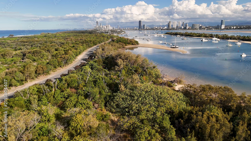 Obraz premium Aerial View of Main Beach Parkland and Surfers Paradise Skyline