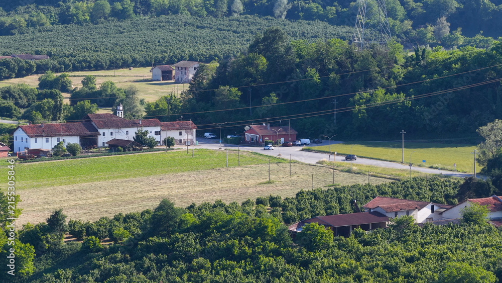Obraz premium Aerial View of a Traditional Farmhouse and Rural Landscape in Piedmont