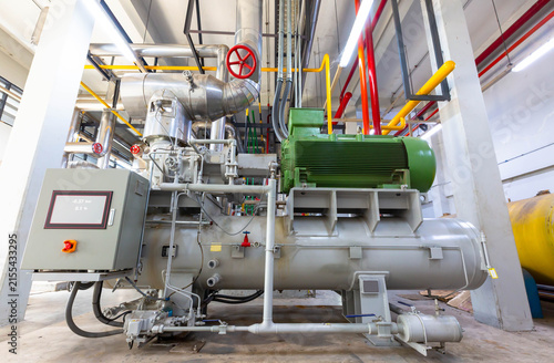 Compressor refrigeration system with ammonia, automatic control