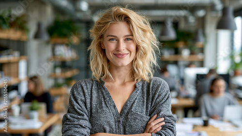 businesswoman_smiling_in_modern
