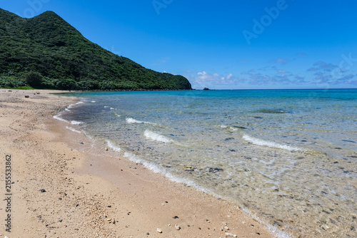 訪れる人も少ない久米島のアーラ浜