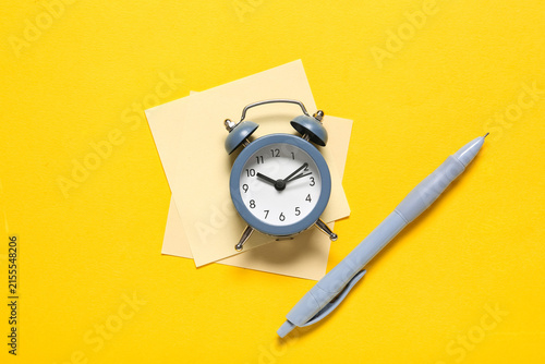Alarm clock with sticky not...