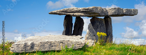 Obraz na płótnie Poulnabrone dolmen an ancient portal tomb in the Burren