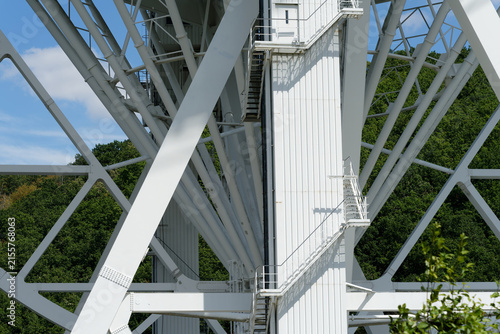Effelsberg radio telescope structure supporting scientific exploration