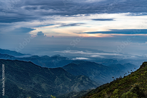 Cuadro en lienzo Panoramic mountain landscape overlooking lush green tropical forest hills under blue cloudy sky