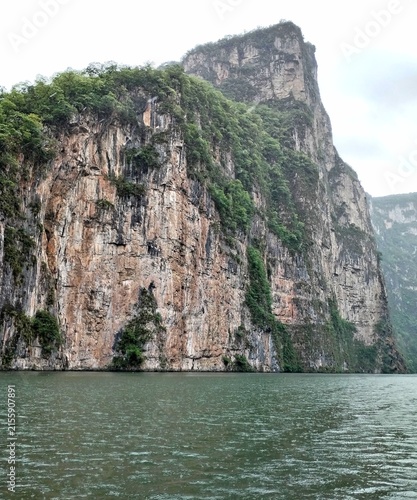 Sumidero Canyon in Chiapas mexico, boat tour, Canyon walls, lake, view point, photo stop, foggy