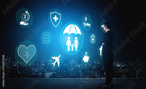 Foto Businessman Looking at Icons Representing Insurance, Healthcare, Protection, and Finance with City Skyline at Night Haptic