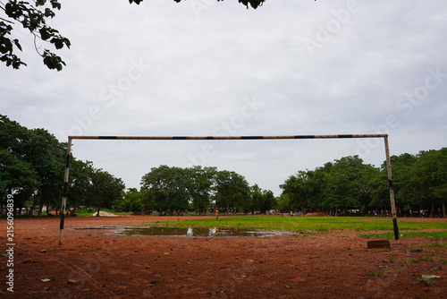 Принти на полотні un terrain d entrainement de foot pour élèves  de bobo dioulassso