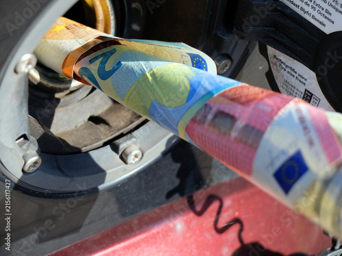 Bares Geld tanken