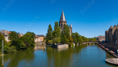 Obraz na plátne Temple Neuf church standing on an island in the Moselle River on a sunny day