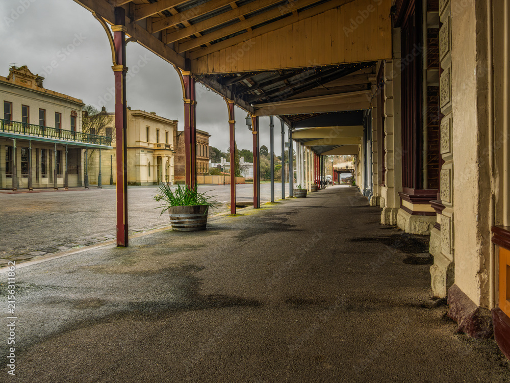 Fototapeta premium Large Deserted Clunes Winter Street