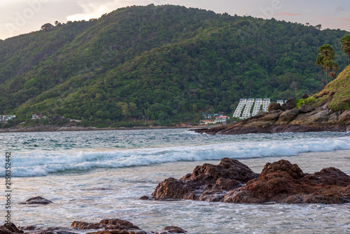 Canvas Print Resort hotel buildings near rocky sea coast and green mountain