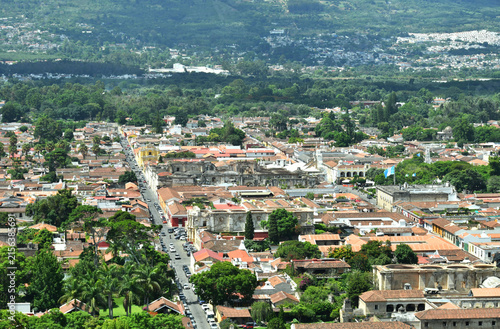 Cuadro en lienzo Calles y Avenidas en la ciudad de Antigua Guatemala, destino turístico y de viaje en Guatemala